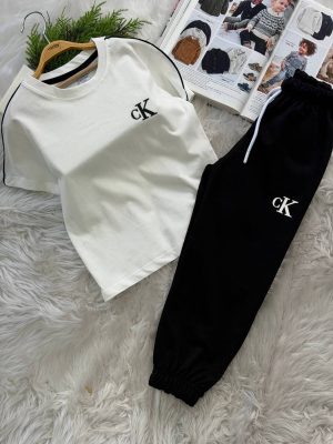 Tişörtlü Şık ve Rahat Erkek Çocuk Eşofman Takımı